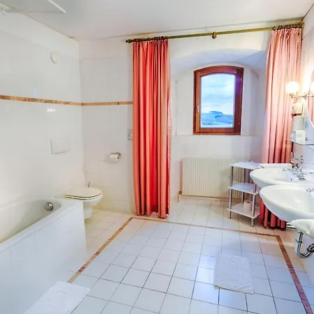 Schloss Krumbach Hotel